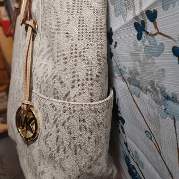 Michael Kors tote - Picture 14 of 16